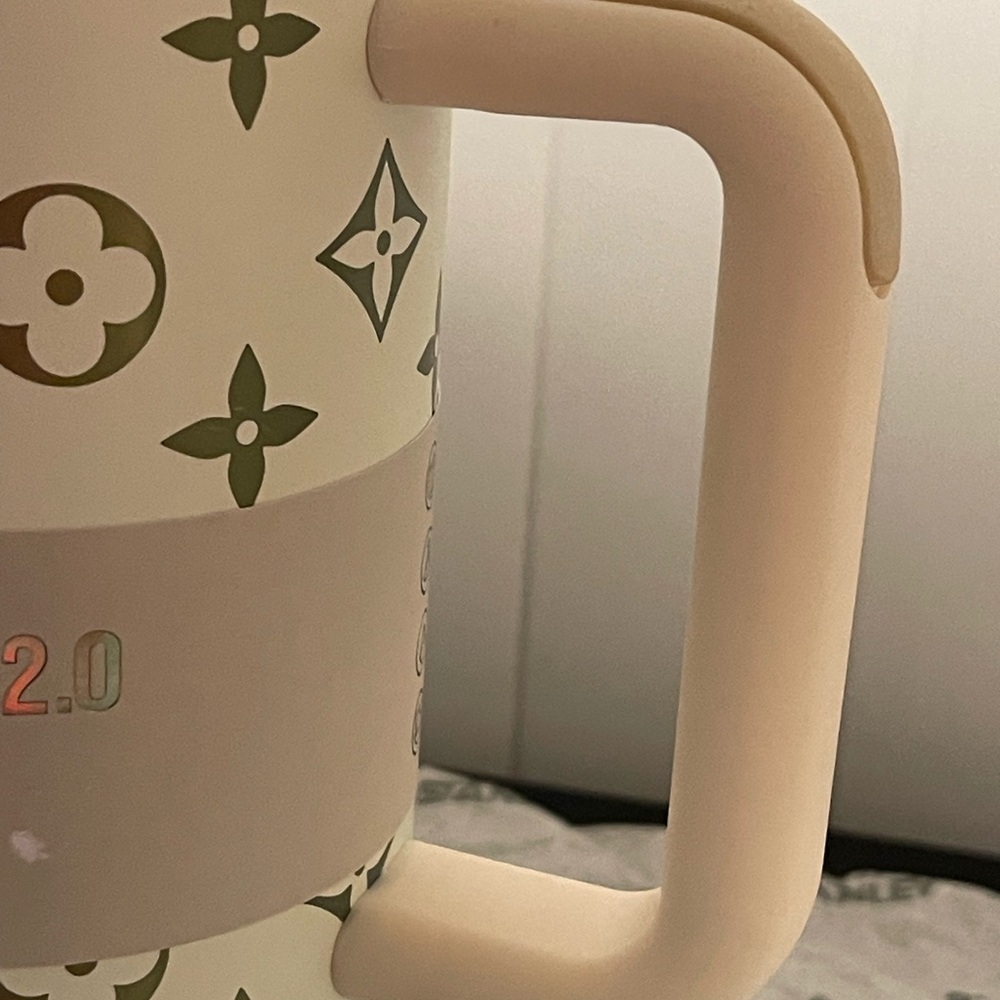 Stanley Tumbler with Cream and iridescent accents - Picture 7 of 10